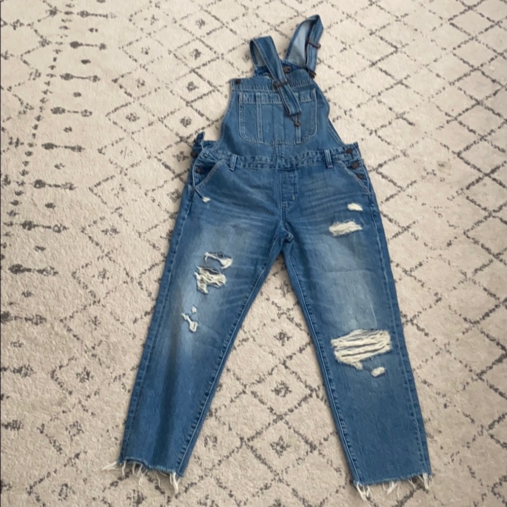 Abercrombie distressed overalls